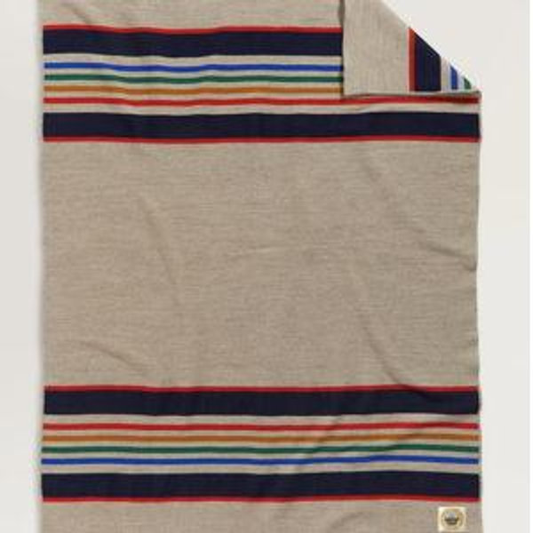 YELLOWSTONE NATIONAL PARK THROW WITH CARRIER