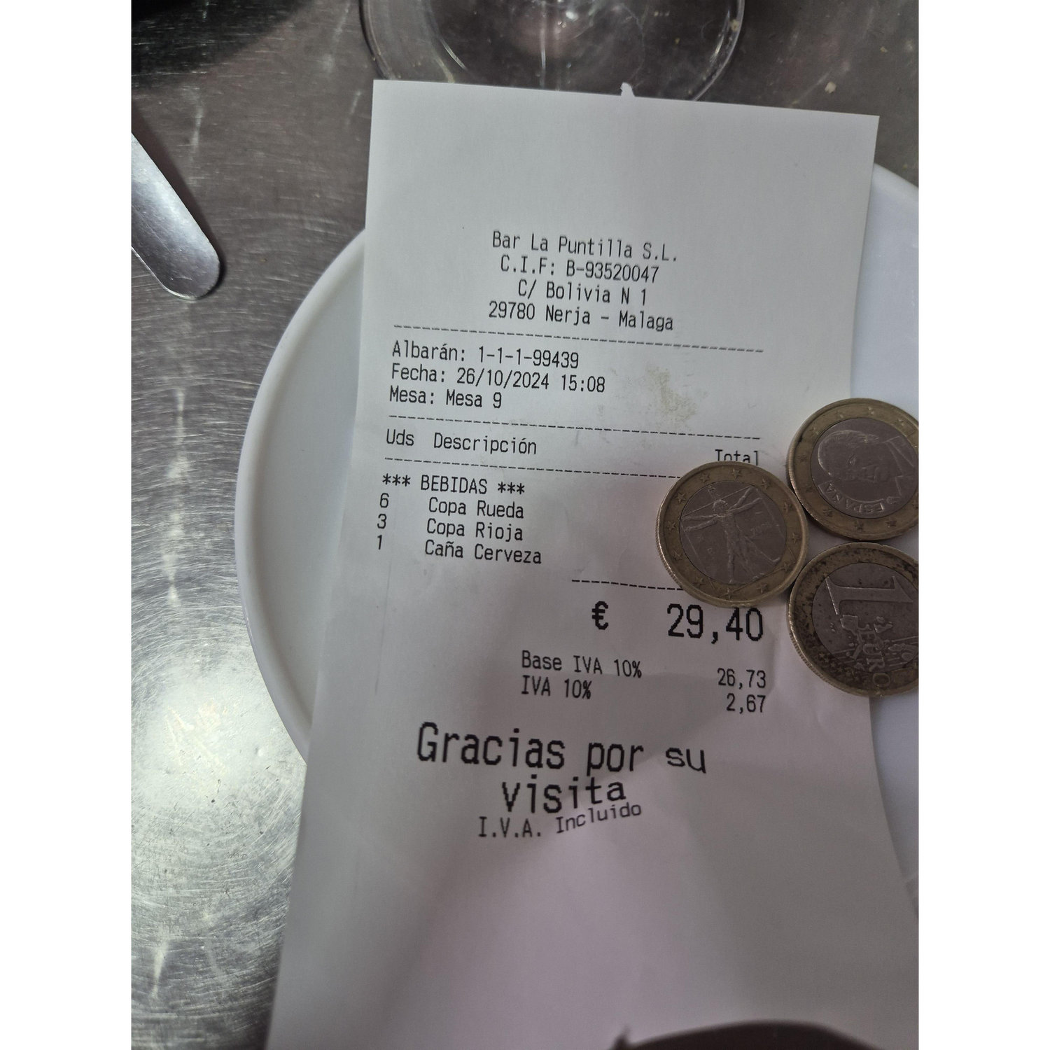 Great value for money 10 glasses of wine and 10 tapas under €30