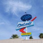 Carlee's Bar & Grill