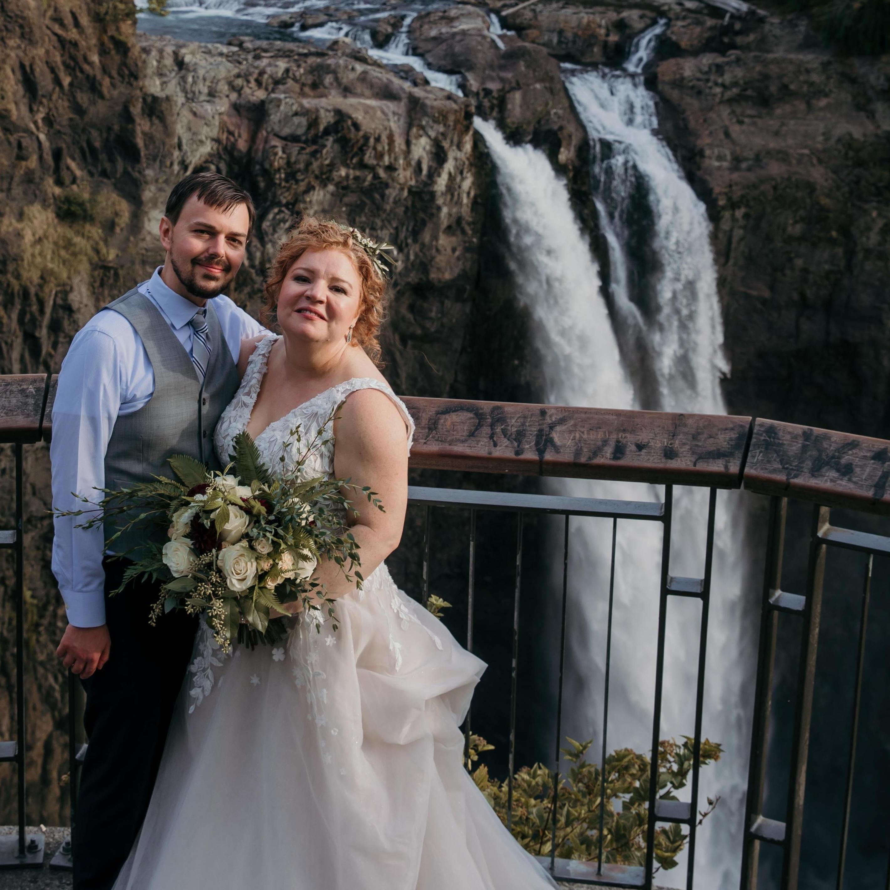 Last pic of the day. At Washington's famous Snoqualmie Falls.
(Picture S)