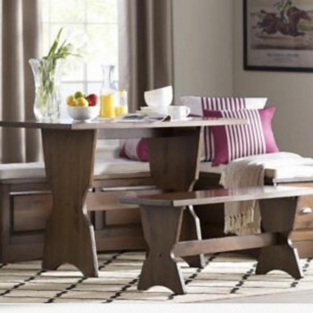 Corner breakfast nook