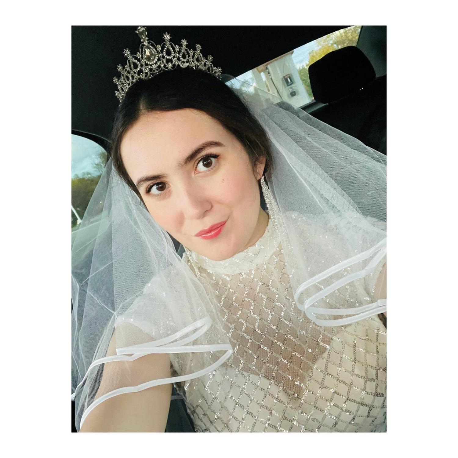 First Halloween costume as a couple! 

Arissa as a bride 👰🏻‍♀️