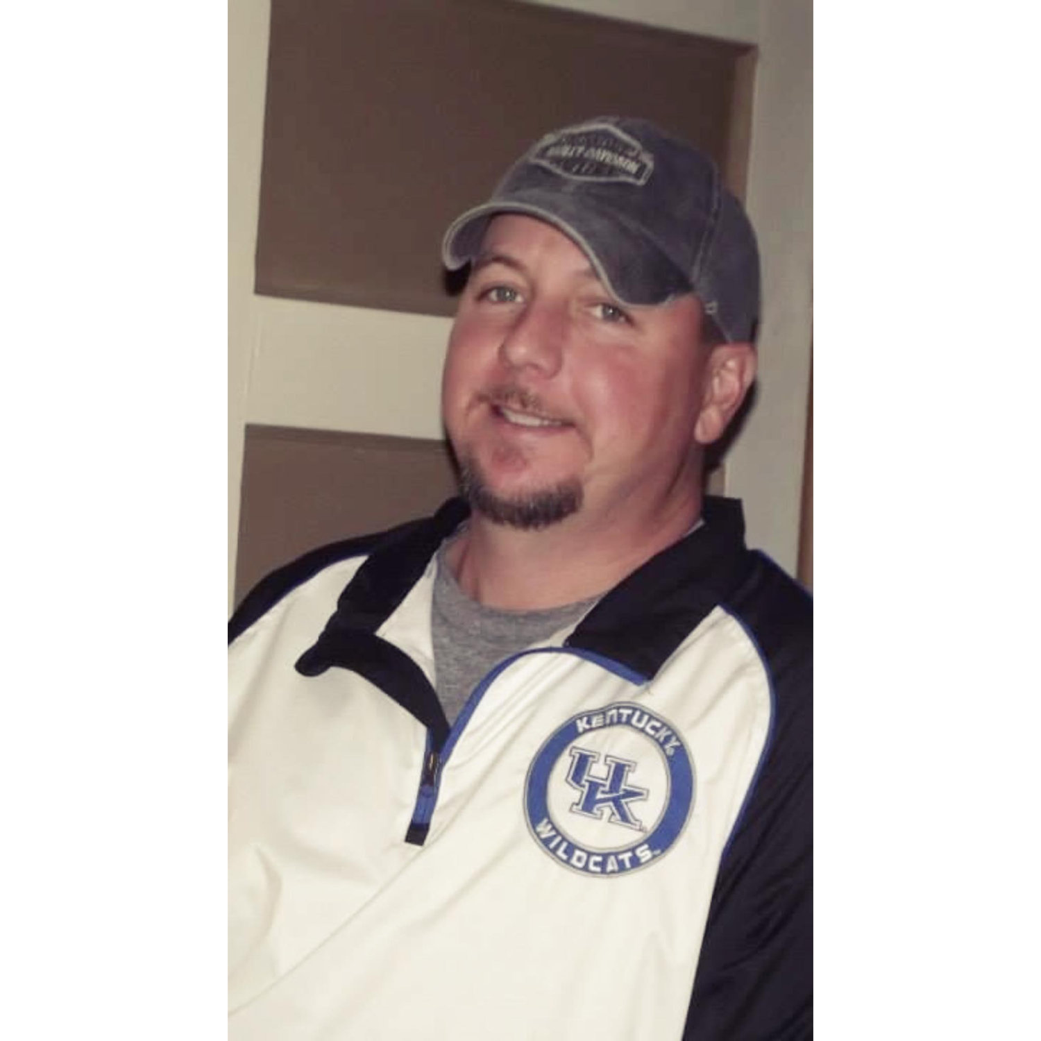 Bobby "Bubby" Roberts Jr. : The Groom's Uncle