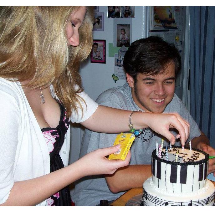 Andrew's 17th birthday piano cake *courtesy of KatyCakes!* (2012)