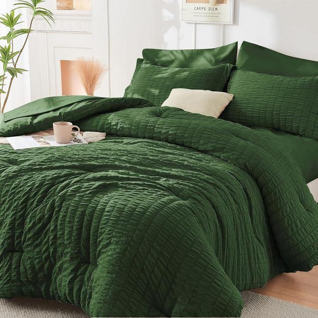 HYMOKEGE Dark Green Queen Comforter Set Seersucker 7 Pieces, All Season Luxury Bed in a Bag for Bedroom, Bedding Set with Comforters, Sheets, Pillowcases & Shams