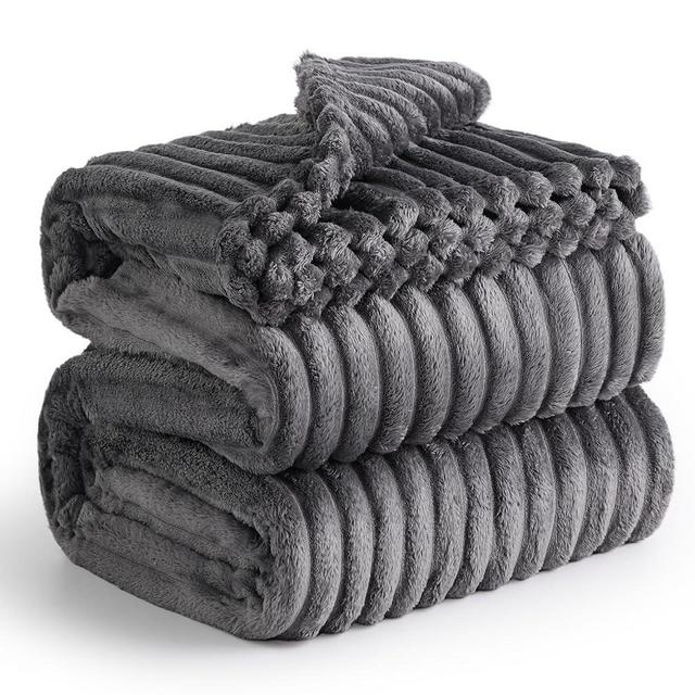 Bedsure Grey Fleece King Blanket for Couch - Super Soft Cozy Blankets for Women, Cute Small Blanket for Girls, 108x90 Inches