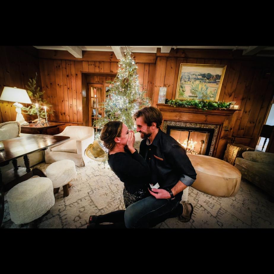 John proposed at Edson Hill in Stowe, Vermont where Lindsey use to work on New Year’s Eve !