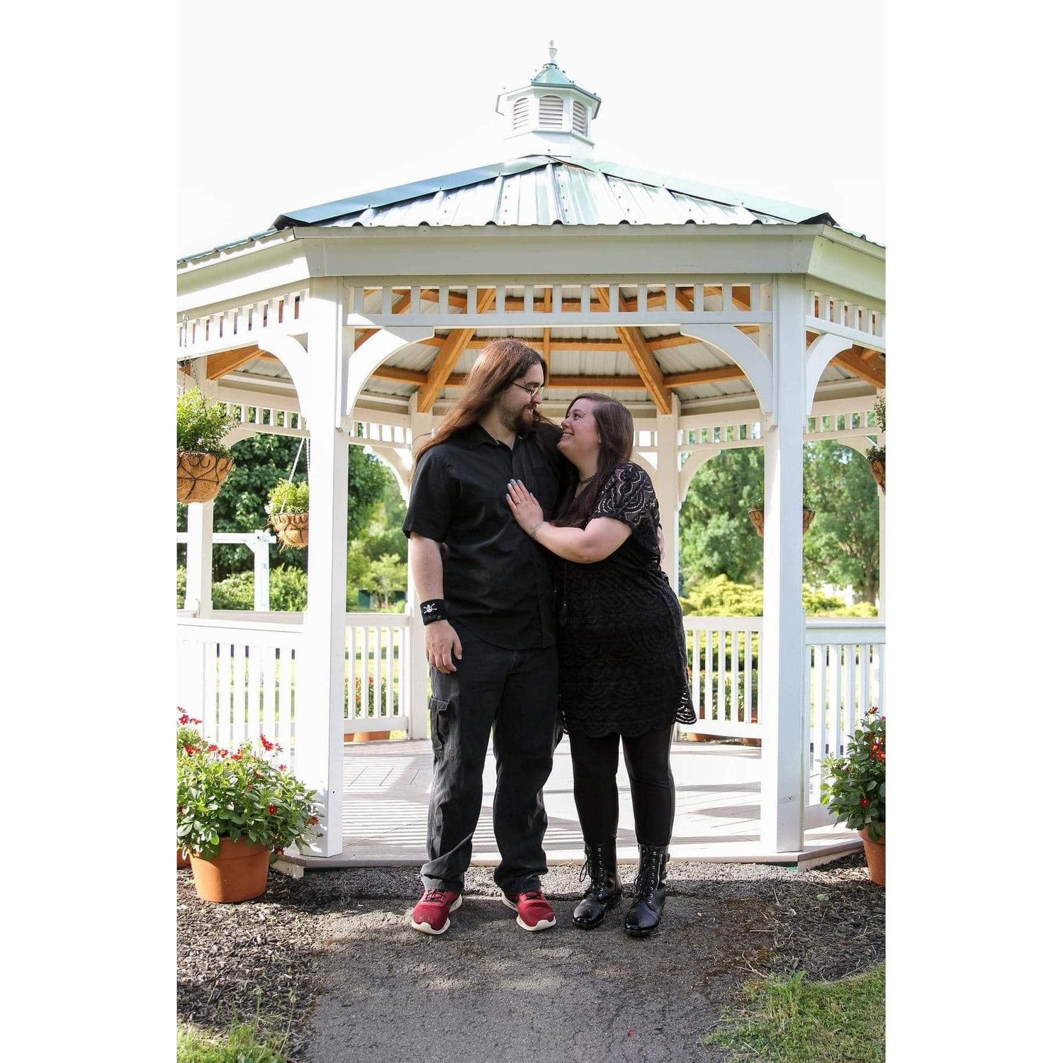 Engagement Photos 🖤
♡Location: North Tonawanda Botanical Gardens
♡Photographer: Alyssa Knowlton, Lyssa Lee Photography