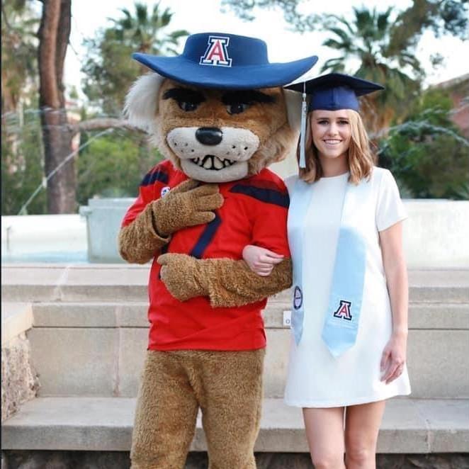 Ross was Wilbur T. Wildcat from 2016-2019 so Erica was able to snag a few grad photos with him :)