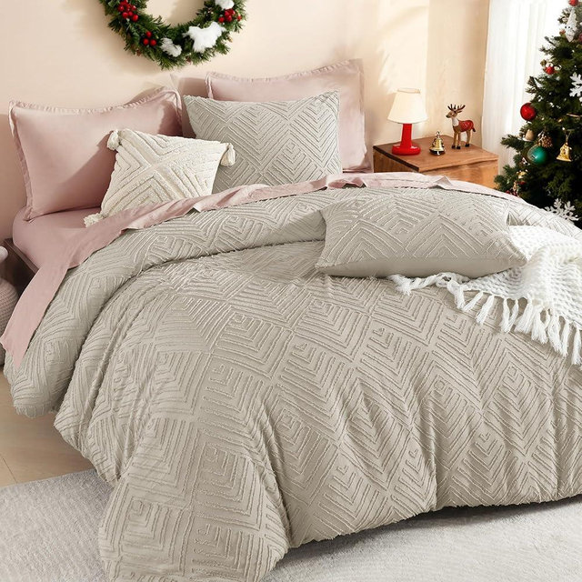 Litanika Oatmeal Oversized Queen Comforter, 3 Pieces Tufted Boho Farmhouse Bedding Comforter Sets, Lightweight Fluffy Comforter Bed Set for All Season (98x98In Comforter and 2 Pillowcases)