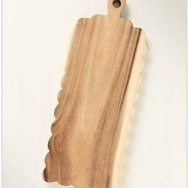 Scalloped Wood Cheeseboard