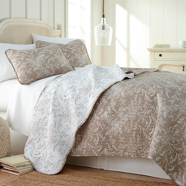 Southshore Fine Living, Inc. Reversible Quilt Queen Size, Oversized Quilt Bedding Set, Floral Coverlet, Printed Bedspread 3-Piece Set with Two Matching Quilted Pillow Shams, Full/Queen, Sand