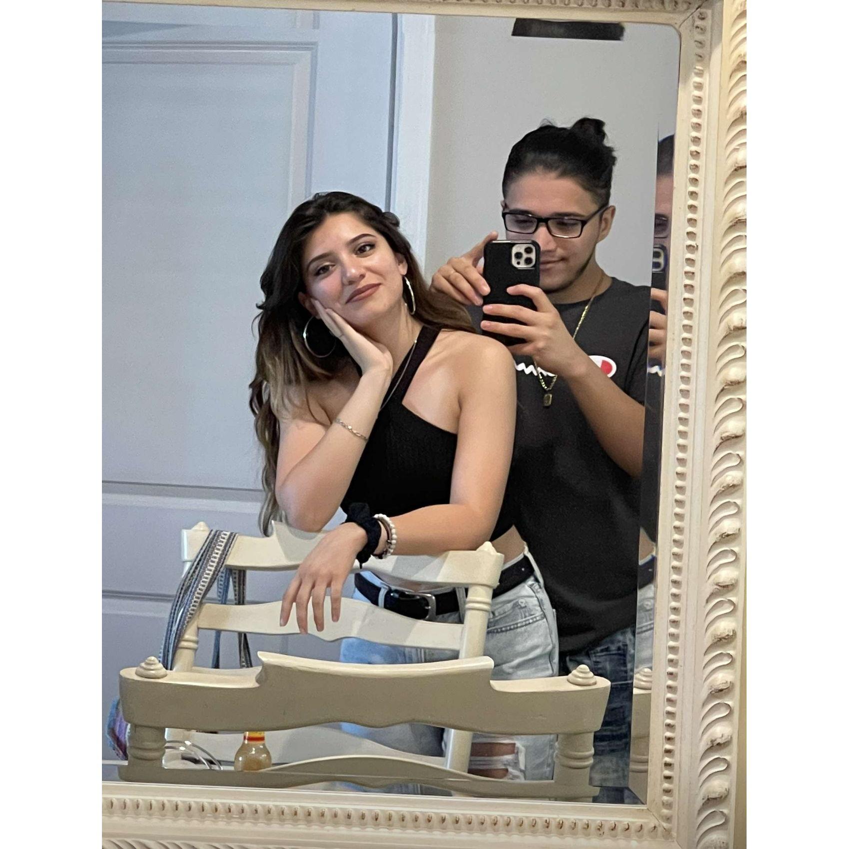 Can you tell who’s the photogenic one and who’s the photographer?