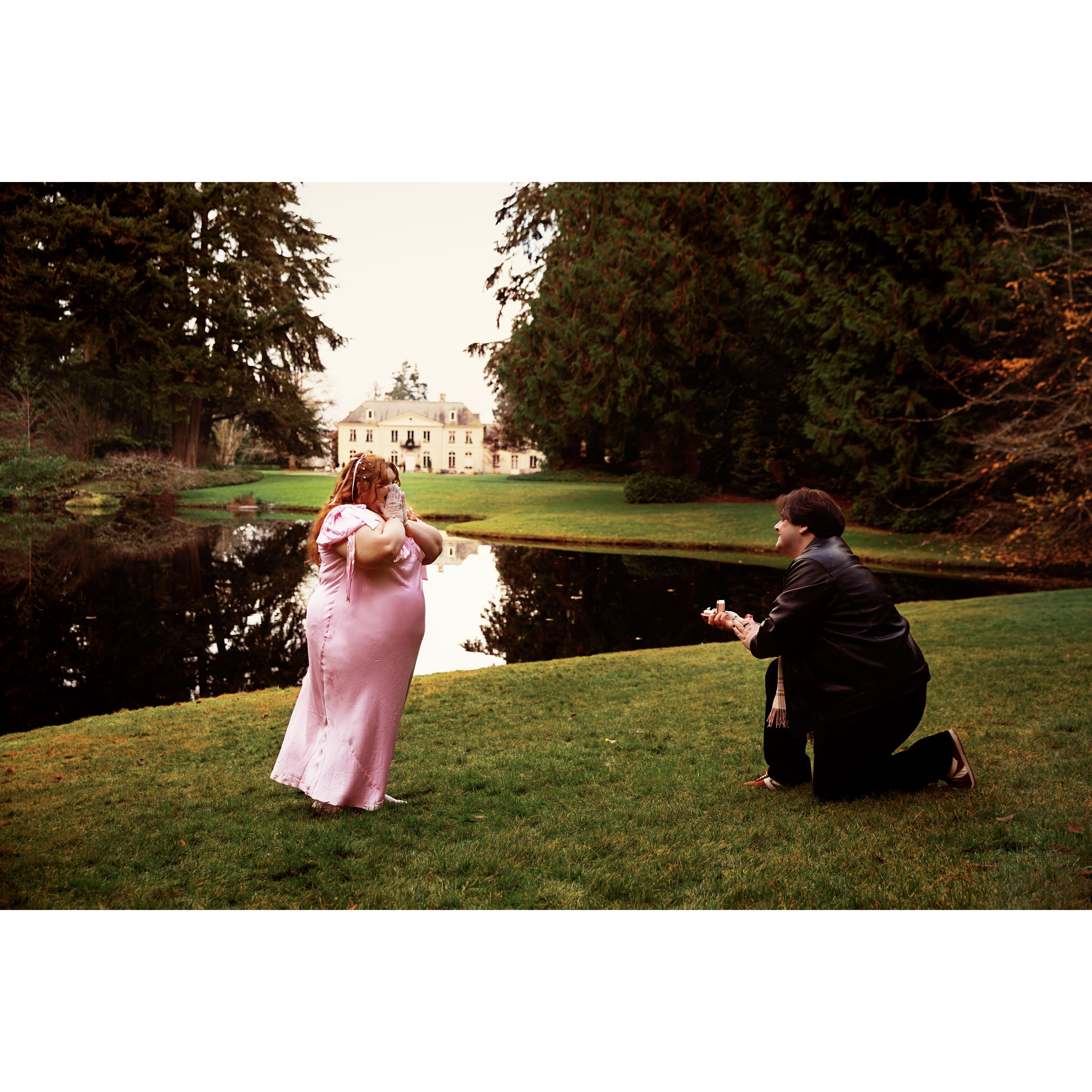 The moment when Angelina finally realized there was a ring.