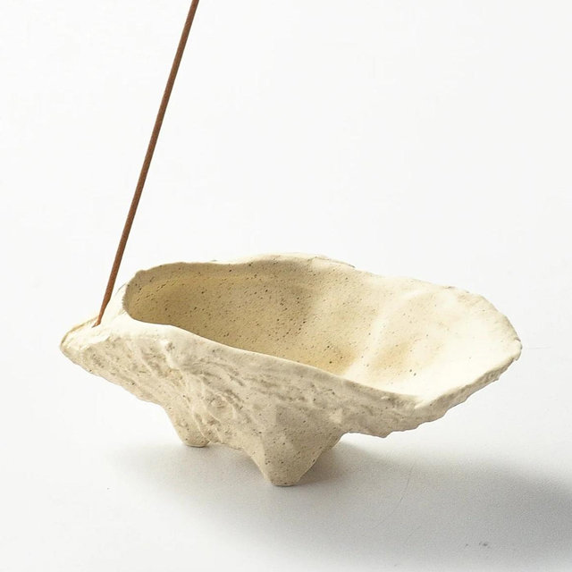 Momo's Life Artisan Ceramic Incense Holder - Ceramic Black Oyster Shell + Copper 9-Hole Incense Holder