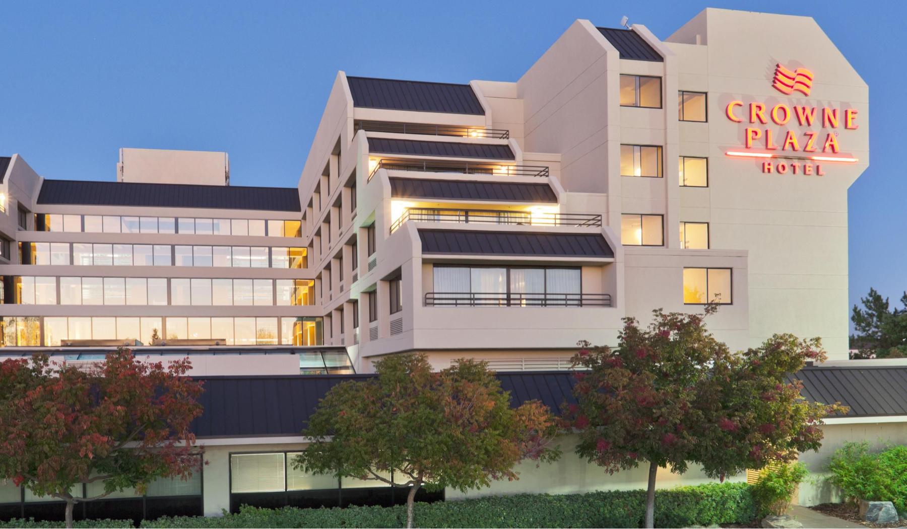 The Wedding Website of Mai Dang and Omar Bracamontes