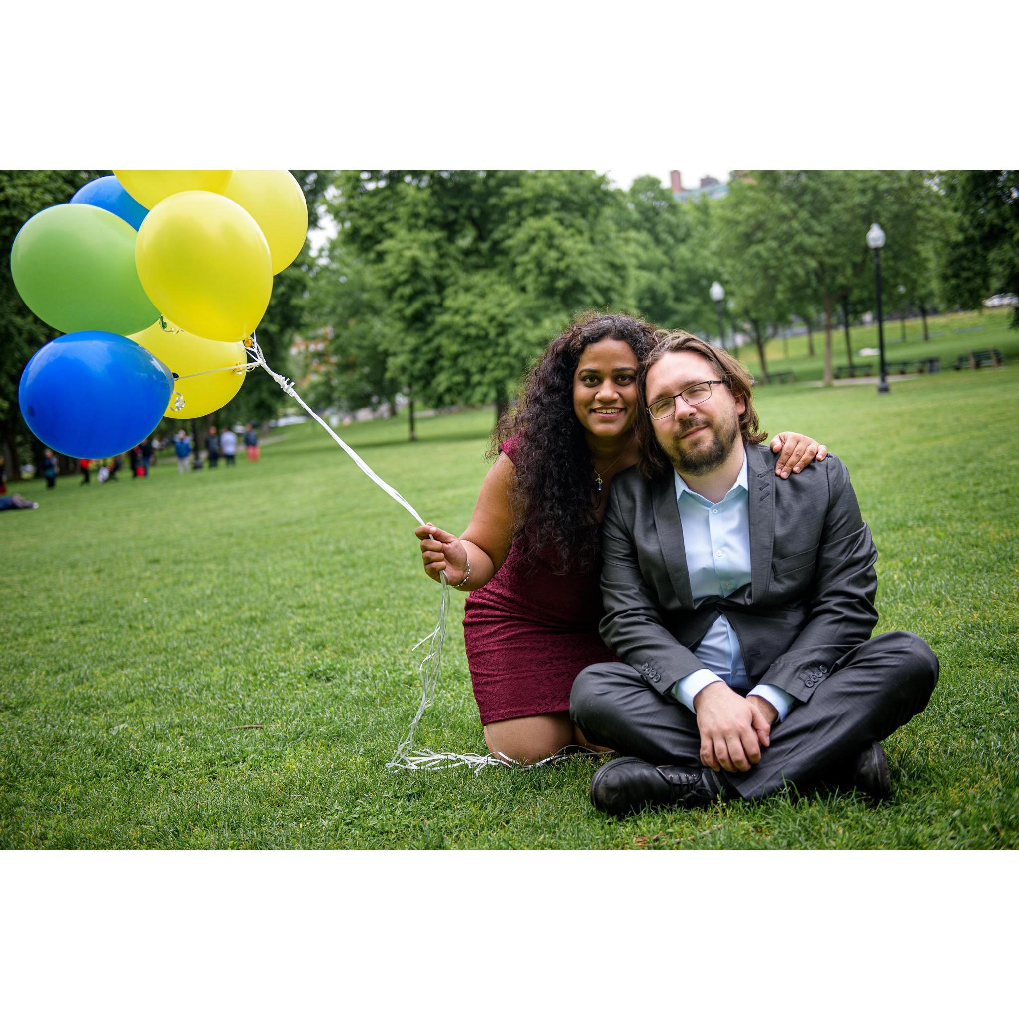 Yellow balloons for Dylan, blue balloons for Manu, and one green balloon for the two of us -- and for the park, a little bit.