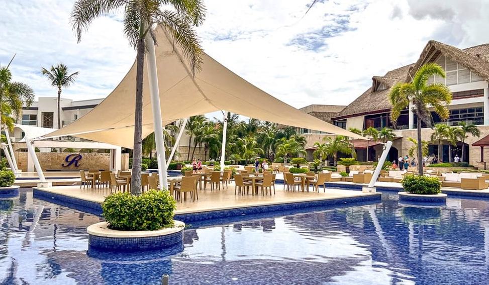 The Wedding Website of Izzy Hunt and Zac Chavez