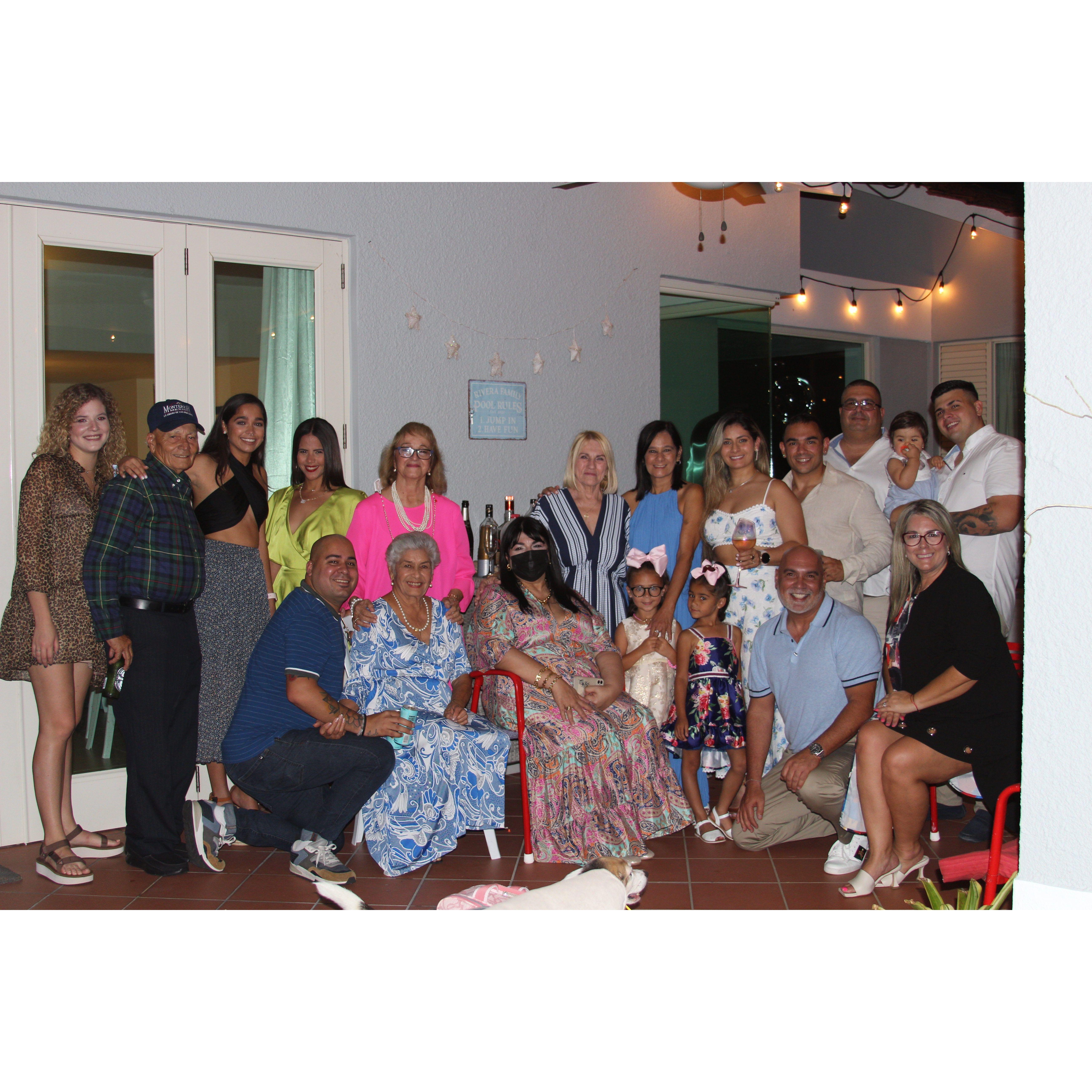 Nuestra familia es primordial. Gracias por estar presente en uno de los momentos más importantes de nuestras vidas.