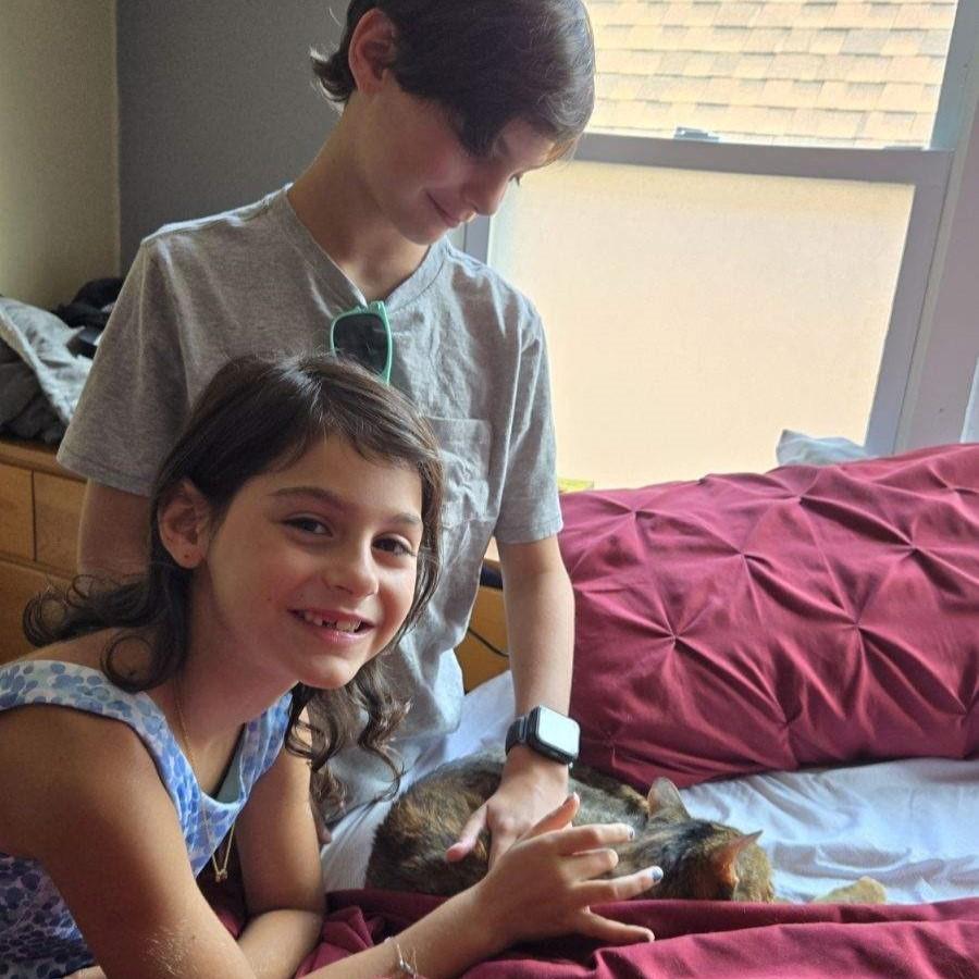 Joey and Giuliana meet a very comfy Rupert T. Cat.