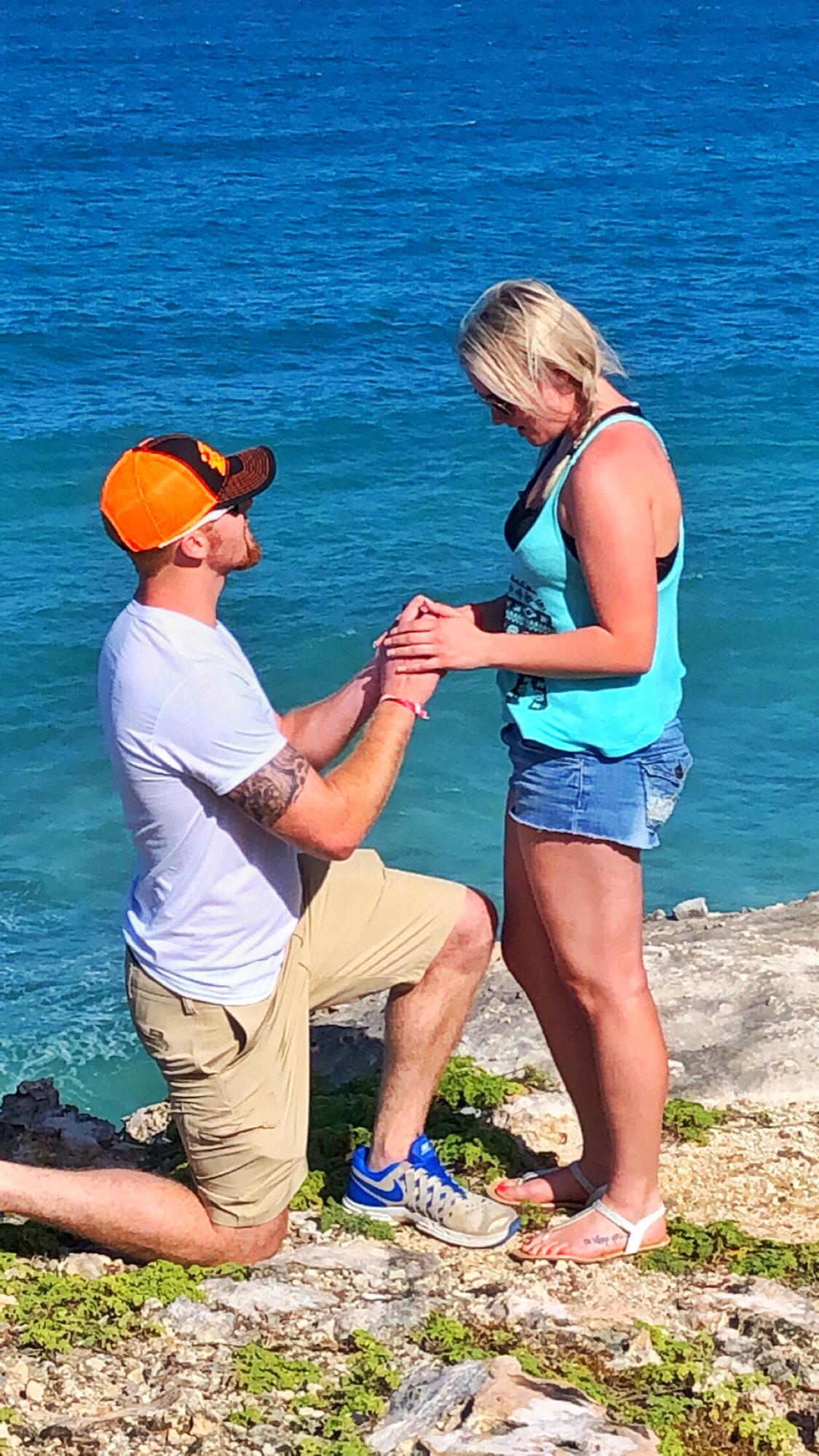 Montana proposing on Isla Mujeres
