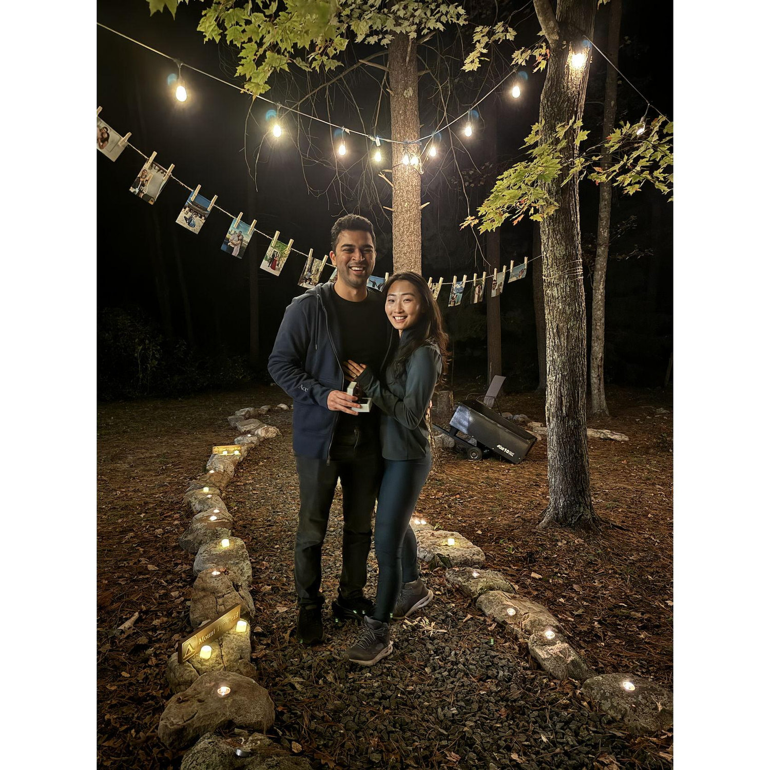 Fun fact: Jenny "reproposed" to Sagar on his birthday trip this past October! 재미있는 사실: 제니는 지난 10월 사가르의 생일 여행에서 다시 한 번 프러포즈했어요!