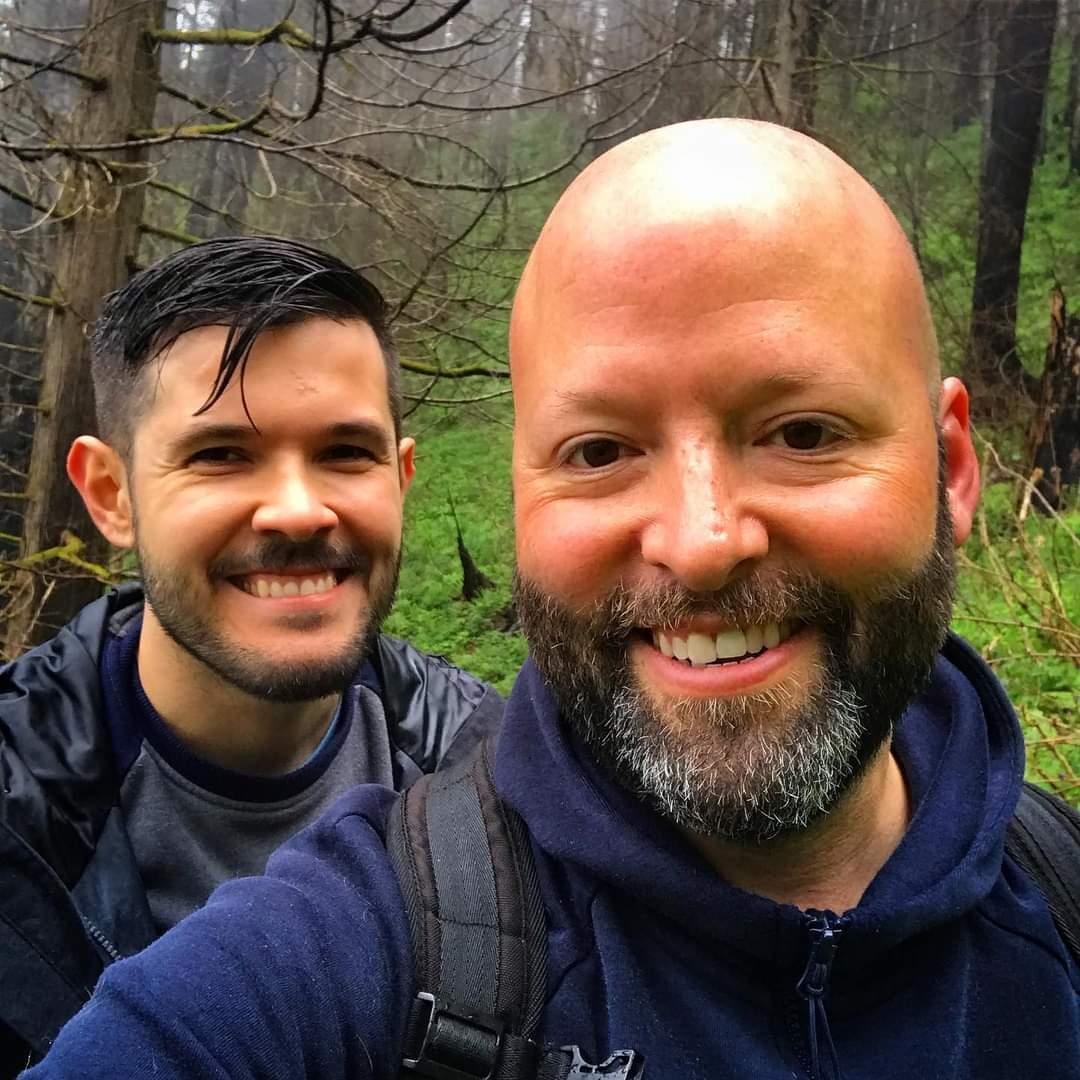 We also love a good hike enjoying the beauty of the PNW.
Nós também adoramos uma boa trilha aproveitando a beleza da costa oeste dos EUA.