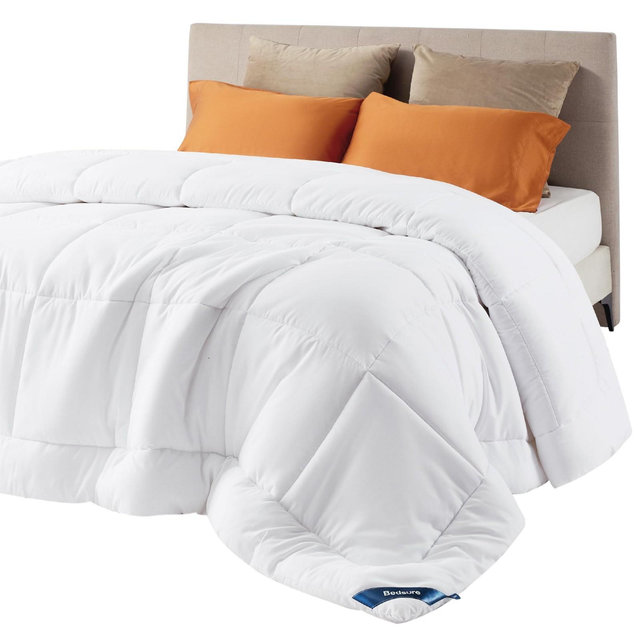 Bedsure Comforter Duvet Insert - Quilted Comforters Queen Size, All Season Duvet, Down Alternative Bedding, with 8 Tabs, Gifts for Women/Men, White,Qu