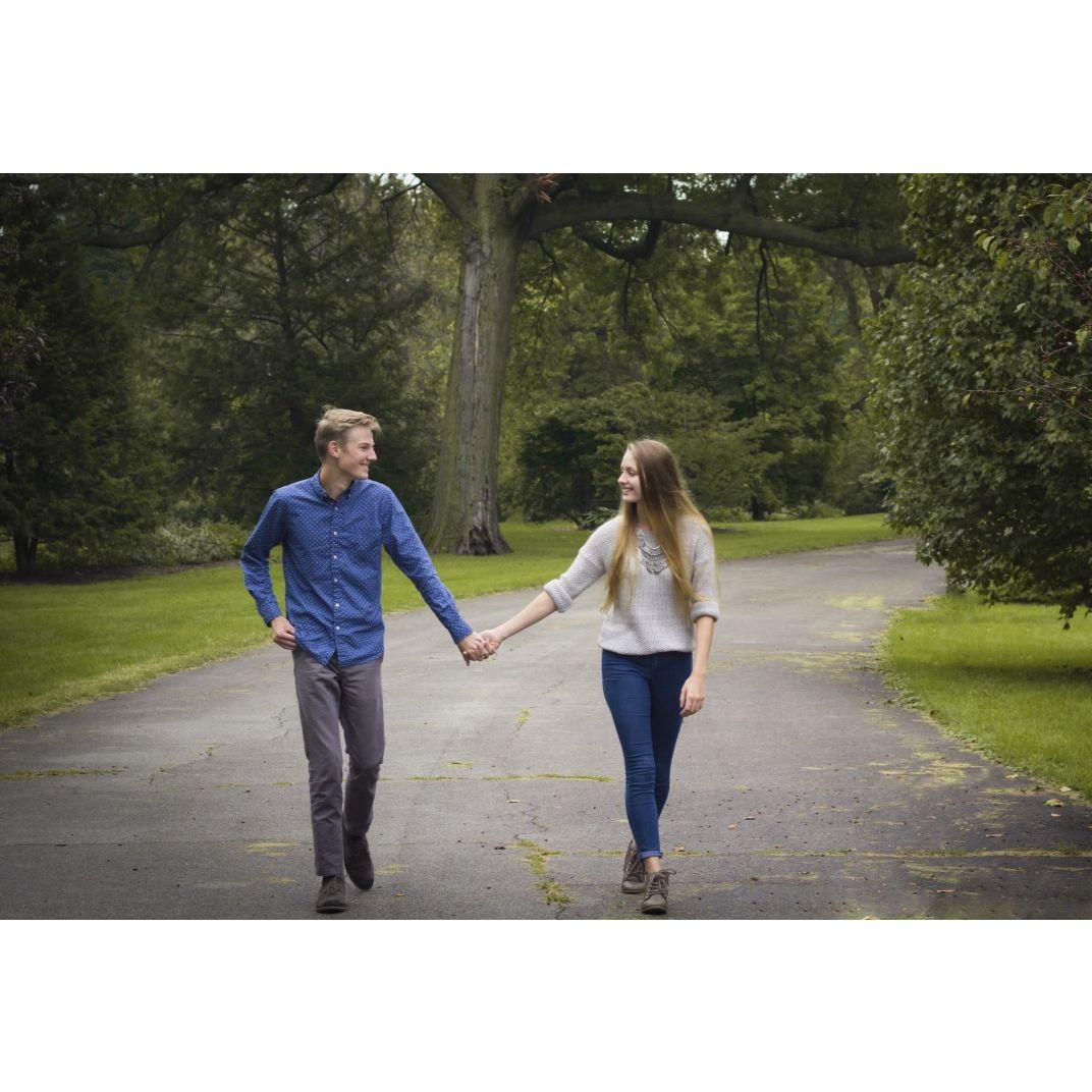 Ashlyn needed to practice while in college so just a few months into dating Rhi & G agreed to do a couples shoot. How lucky are they that she got to take their real engagement photos 7 years later!