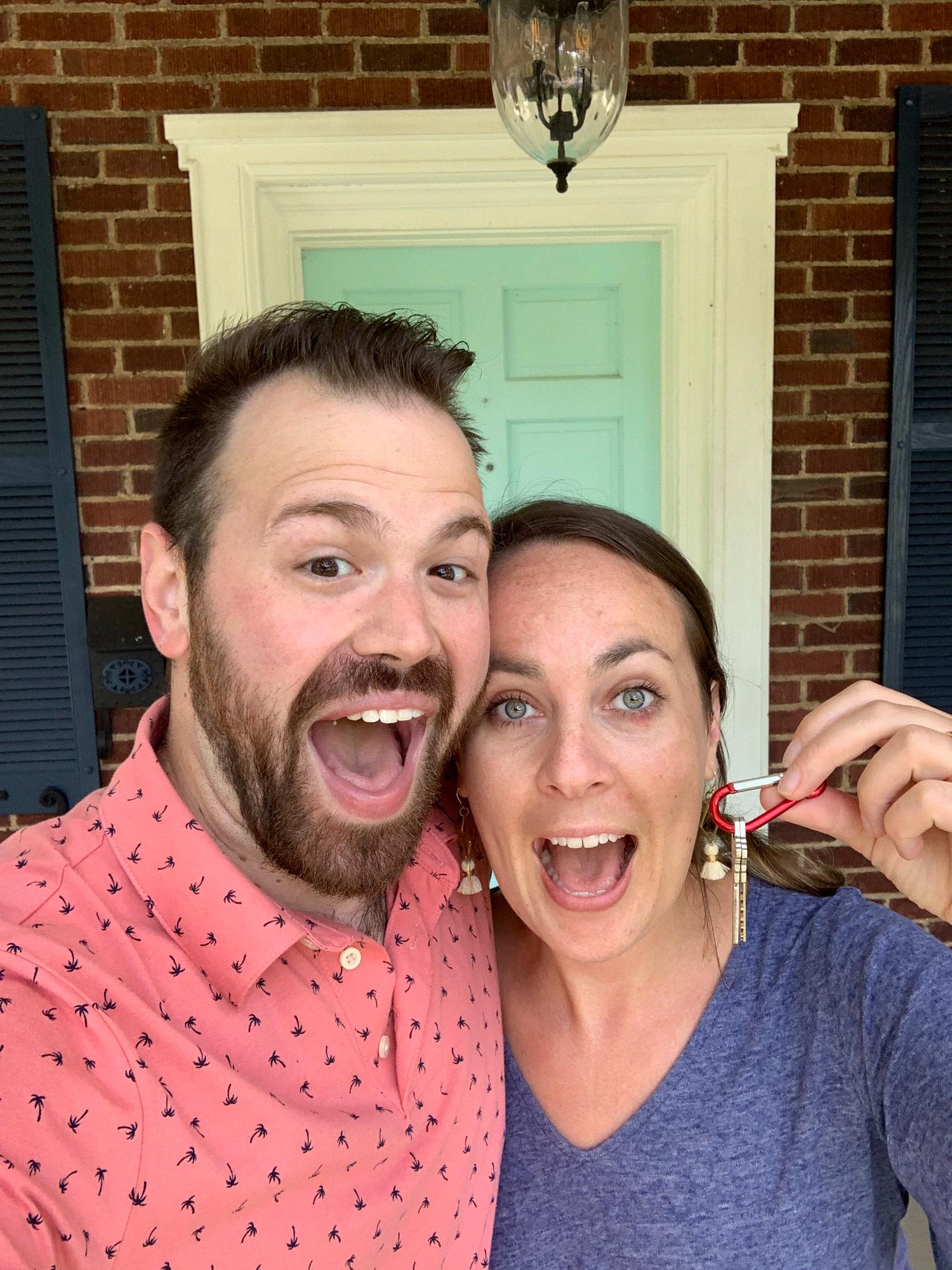 👏🏼 our first home !!