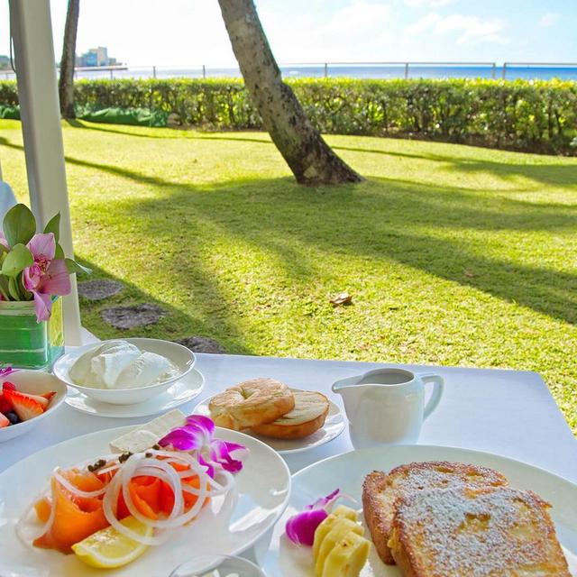 Breakfast and coffee on the beach!
