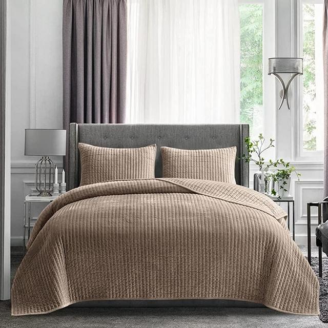Shalala Luxurious Velvet Quilt Set Modern Stripe Quilting Lightweight Comforter with Matching Pillow Shams Cozy Warm Soft Bedding Reversible Bedspread for All Season (Disco Brown, Full/Queen)