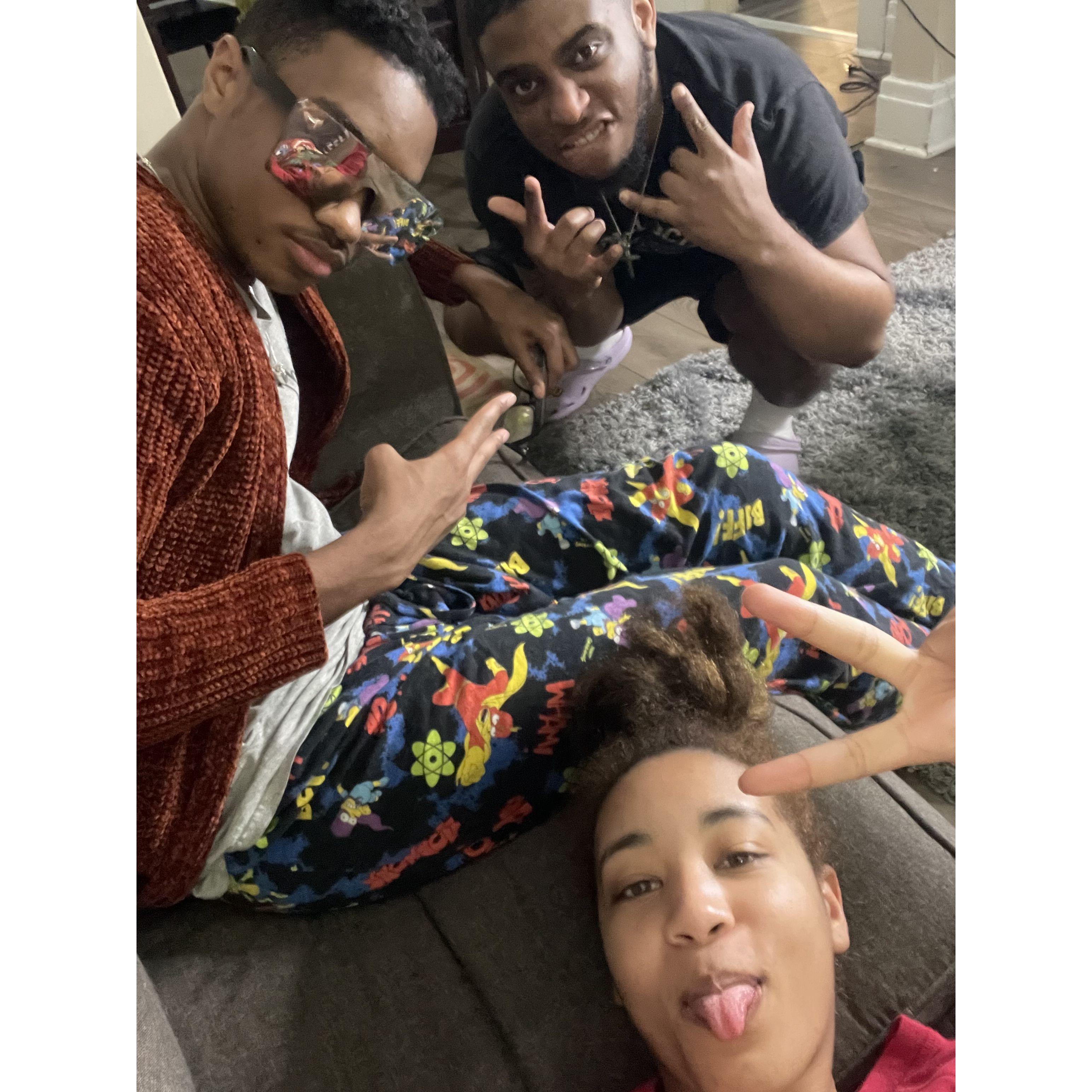 Robert, Paris, and Kor hanging out at the BnB in Niagara Falls!