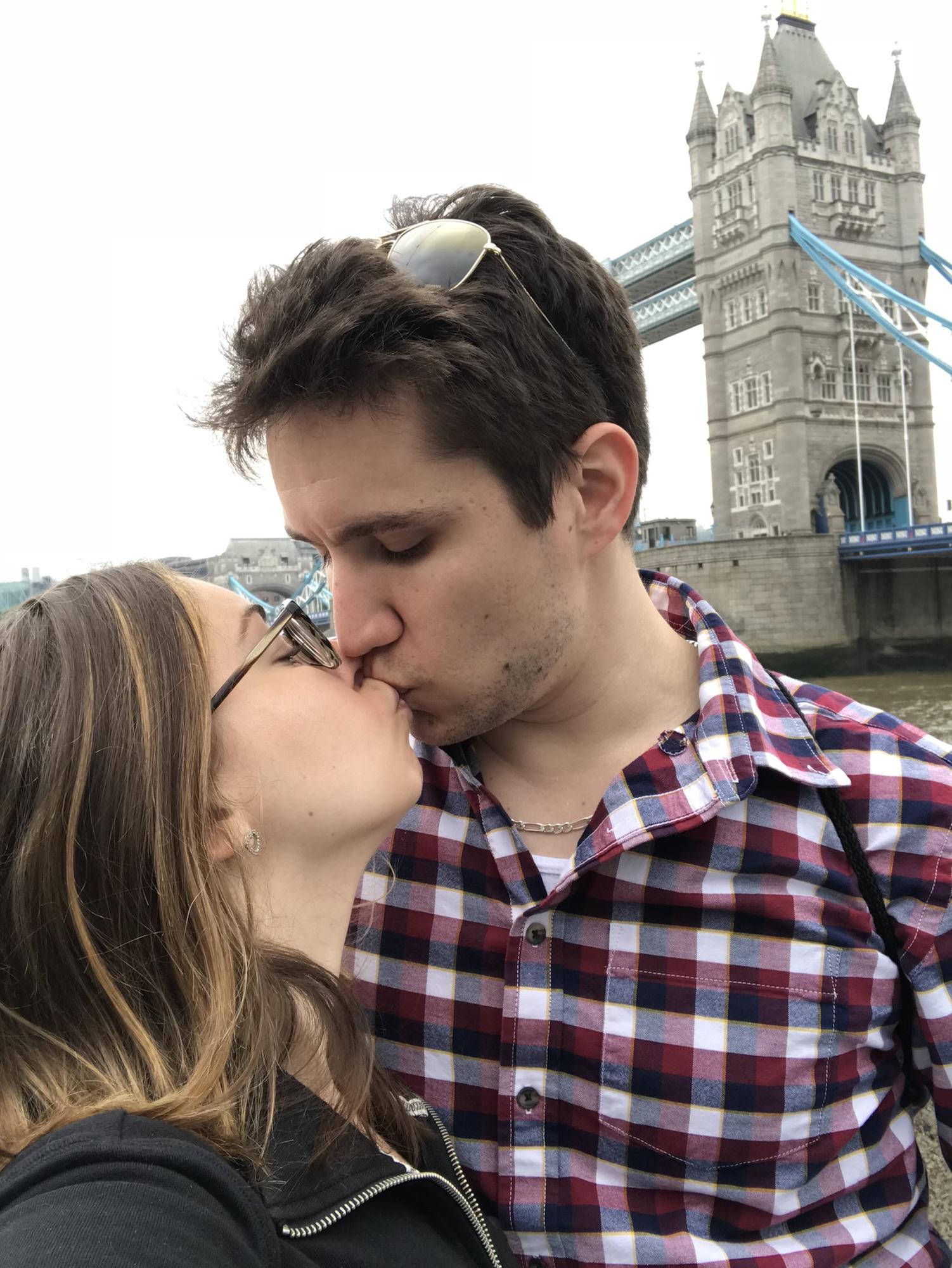 Quick kiss at the Tower Bridge in London!