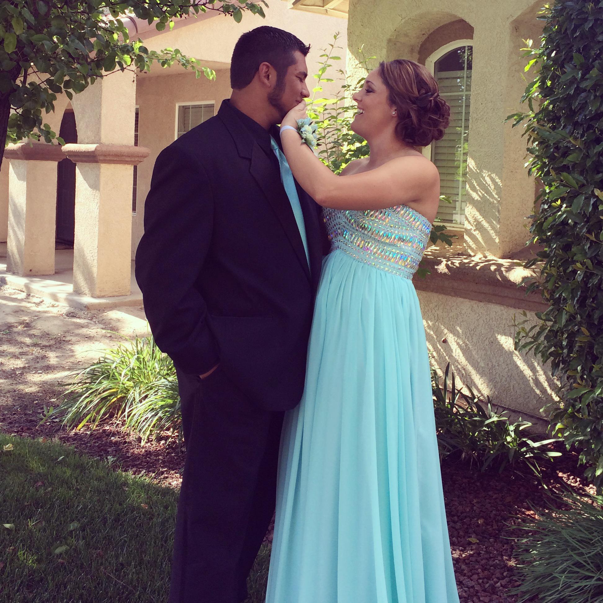 My senior prom 🤍
May 2014