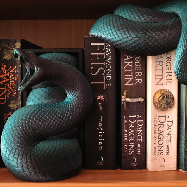 Snake Book Nook - Two-Part Head and Tail Design for Bookshelves