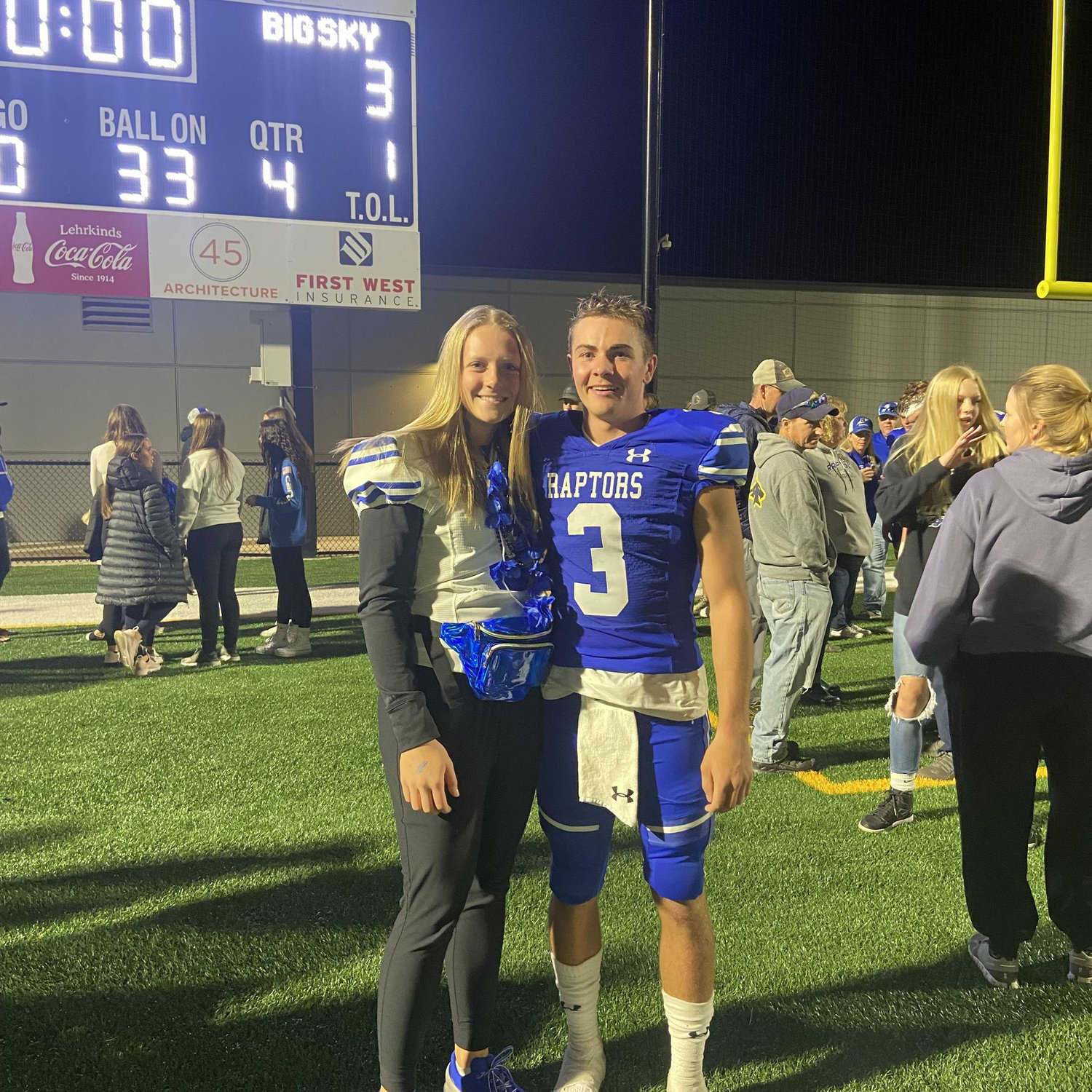 Makyah supporting Noah on FNL.