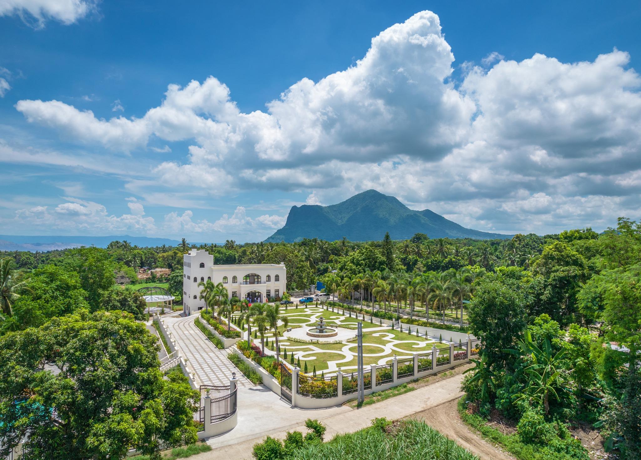 The Wedding Website of Marc Gan and Emma Tuyak