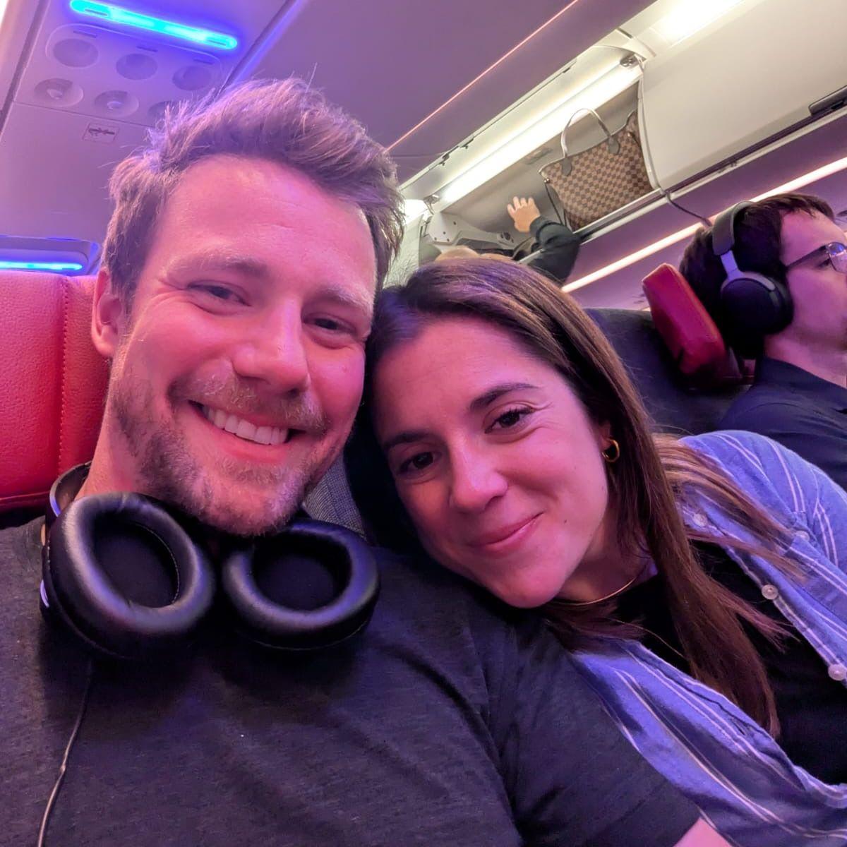 Mil y un viajes en avión.

Thousands of plane trips.