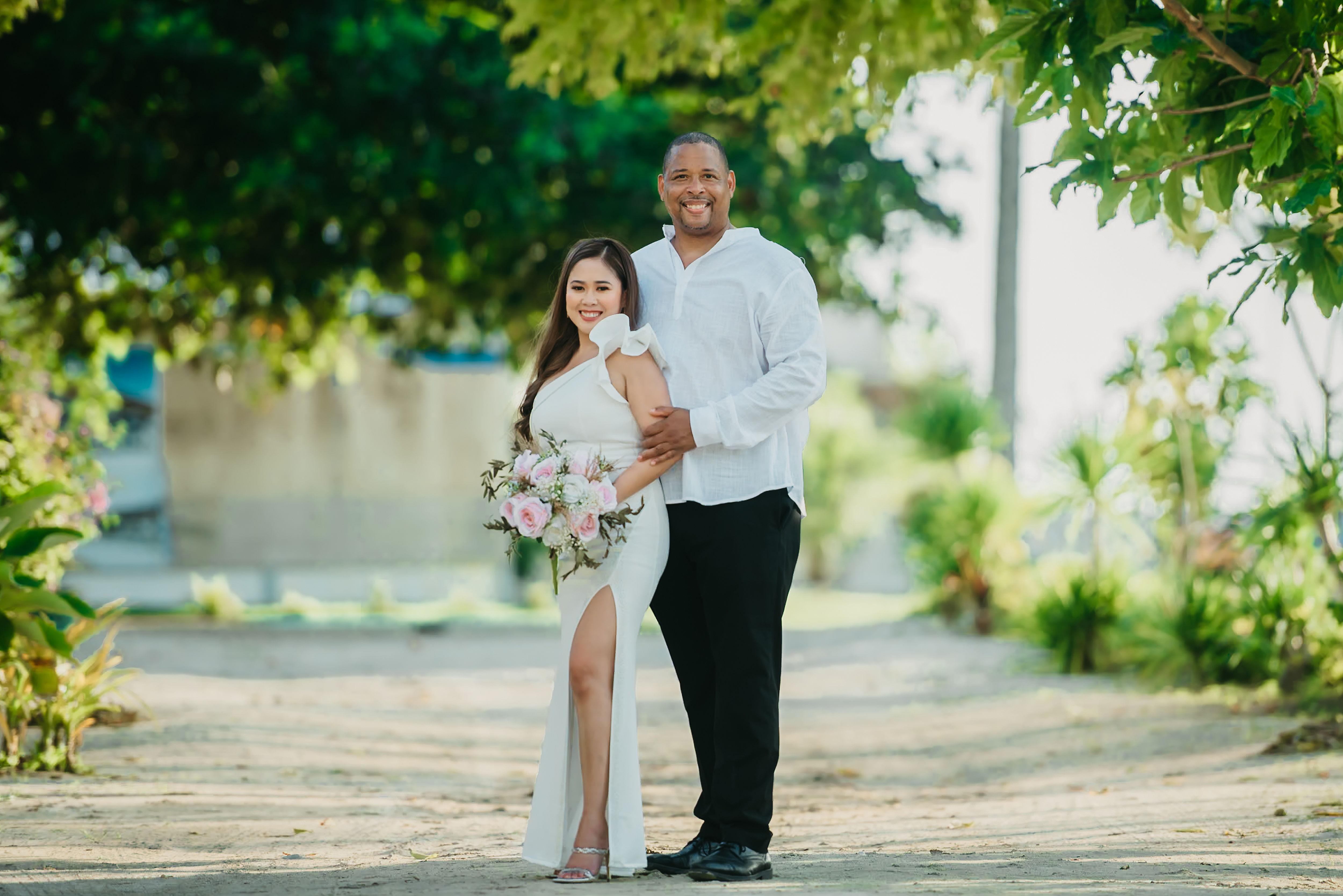 The Wedding Website of Leonisa Peralta and Darrell Dudley