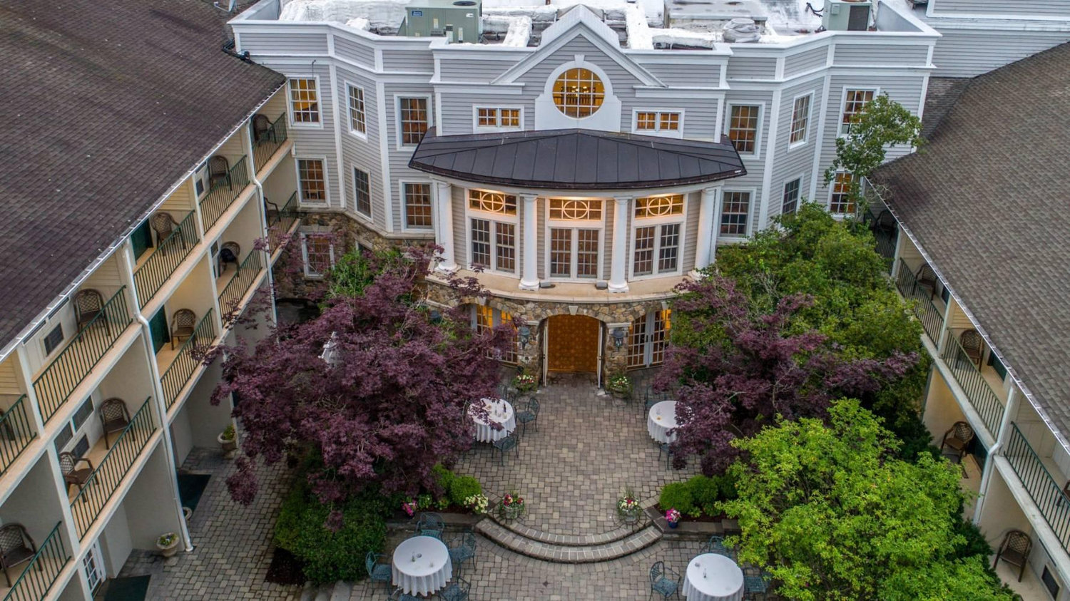 The Wedding Website of Stephanie Licata and John Hoyos