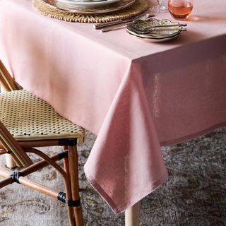 Berry Scallop Tablecloth