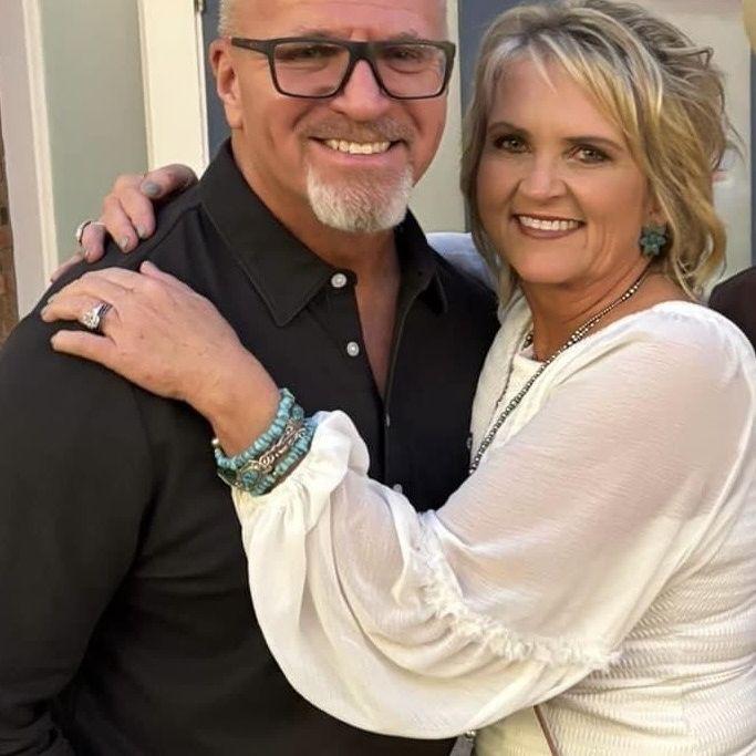 Country Music & a  night out with friends is so much fun!