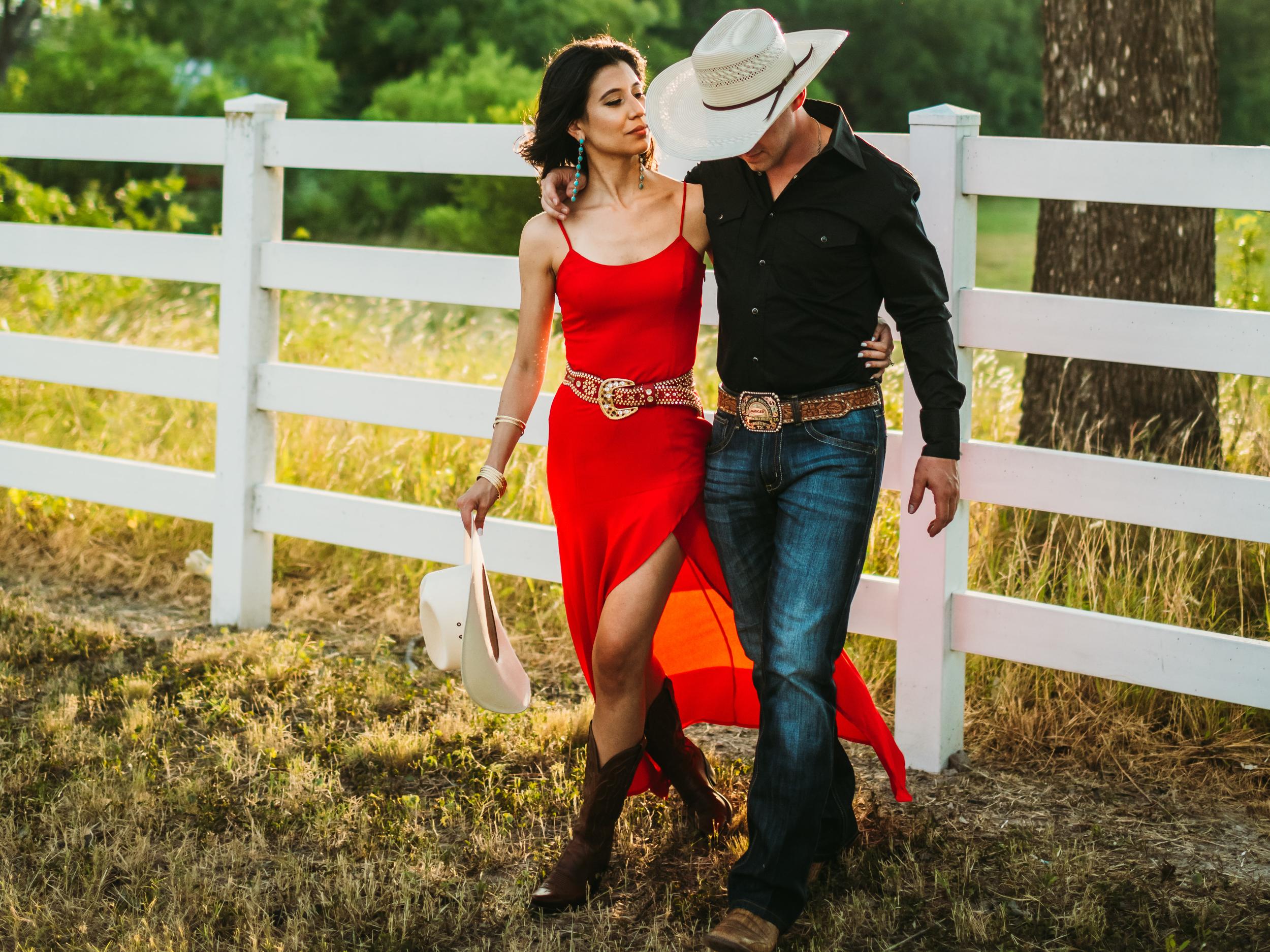 The Wedding Website of Leigh Martinez and Ross Martin