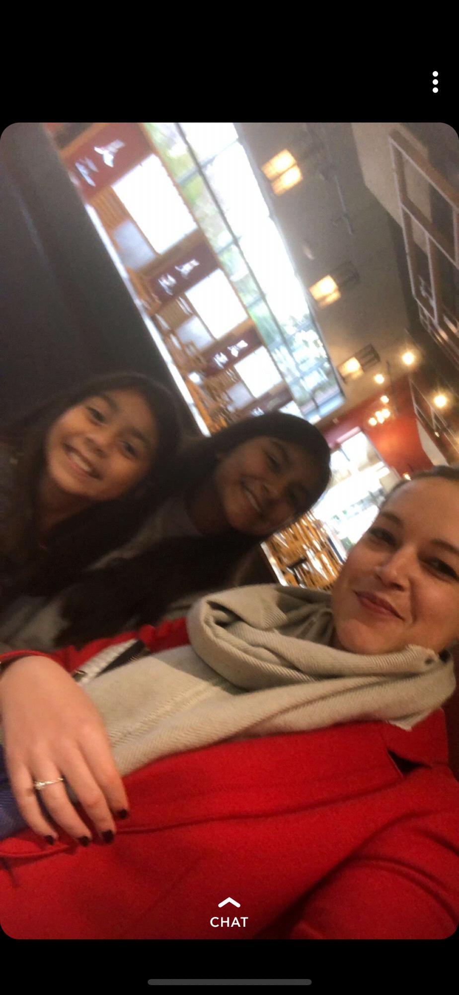 👩‍👧‍👧