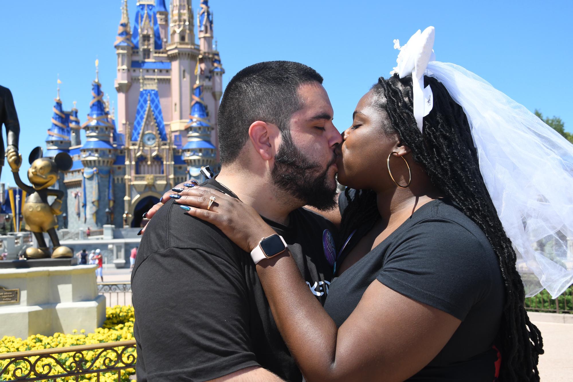 A cinderella kiss hits different!