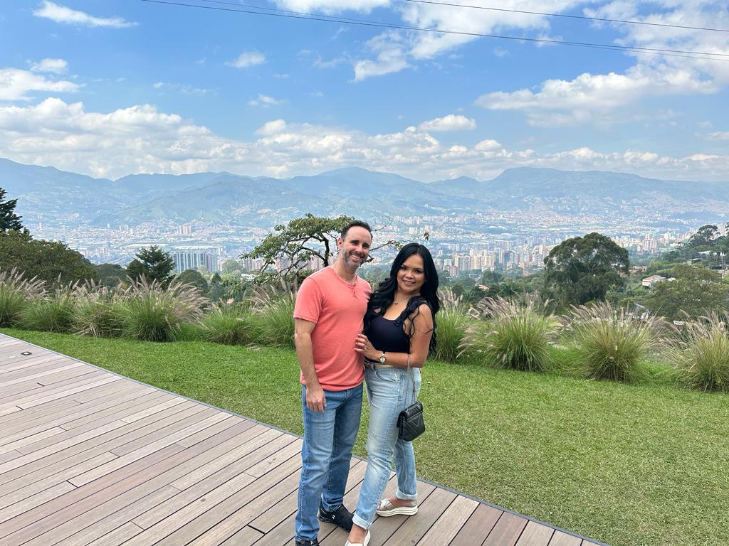 The Wedding Website of Lari Roberts and Omar Leiva