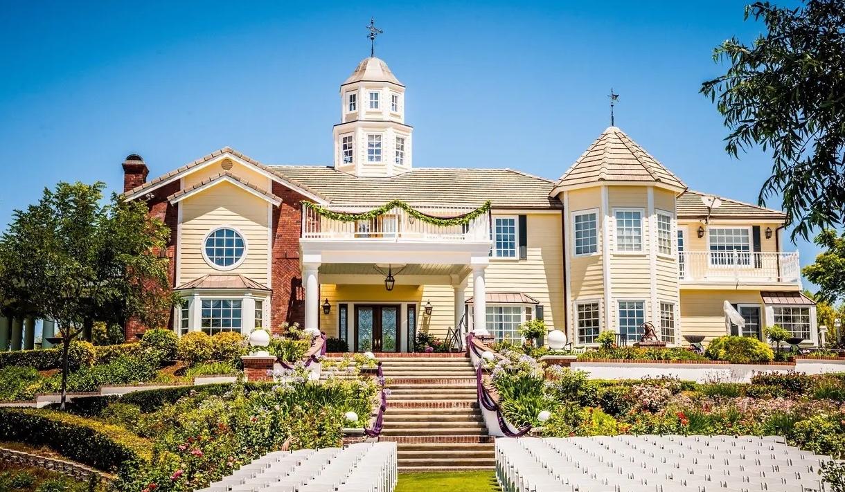 The Wedding Website of Erika Nicole Becker and Manuel Felipe Hernandez