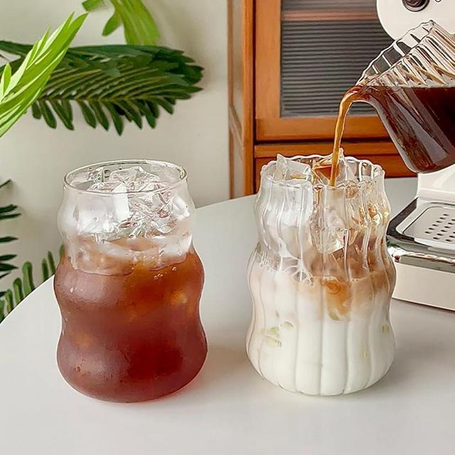 YANOOLH 2 Pcs Glass Cups 18 Oz Ribbed Glassware Vintage Cocktail Glasses for Iced Coffee Juice Beverage Milk Tea（Wavy&Ribbed）