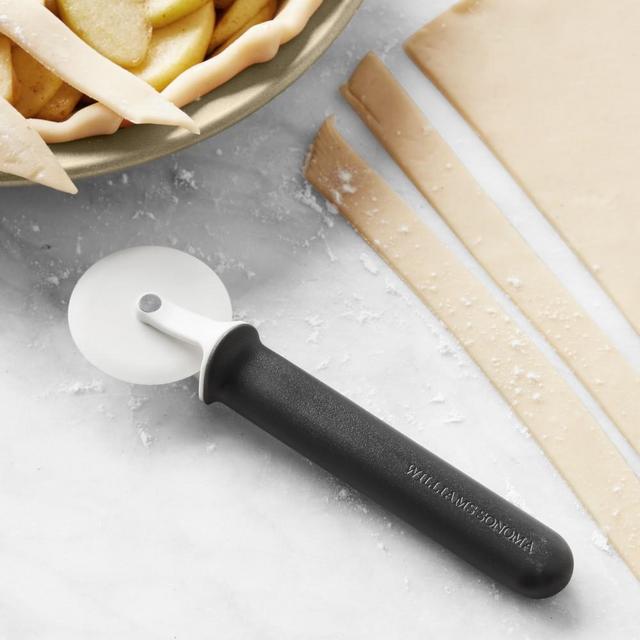 Williams Sonoma Goldtouch® Pro Straight Pastry Cutter